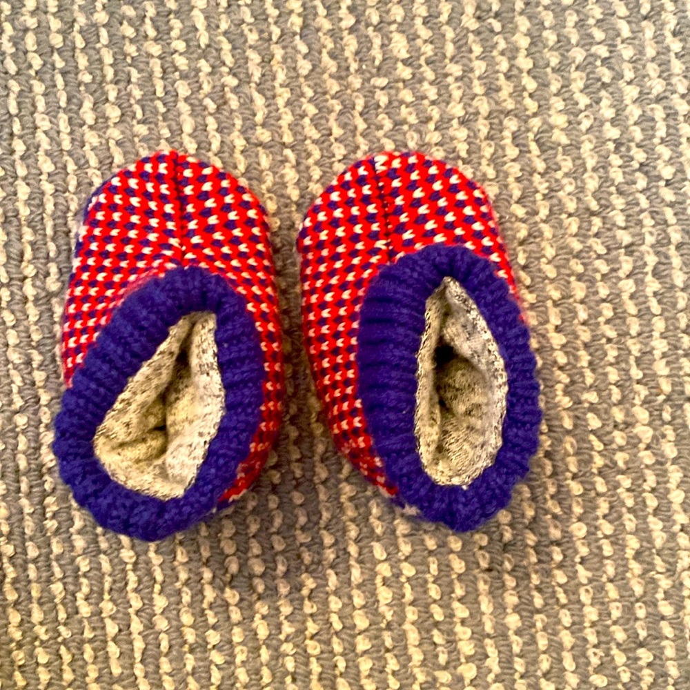 Bombas slippers age 6-12 months. Brand new with tags